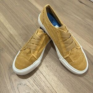 Yellow Blowfish Malibu Canvas Shoes Size 8